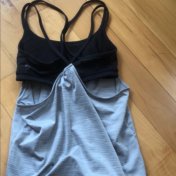 tank top with built in bra - Picture 2 of 3